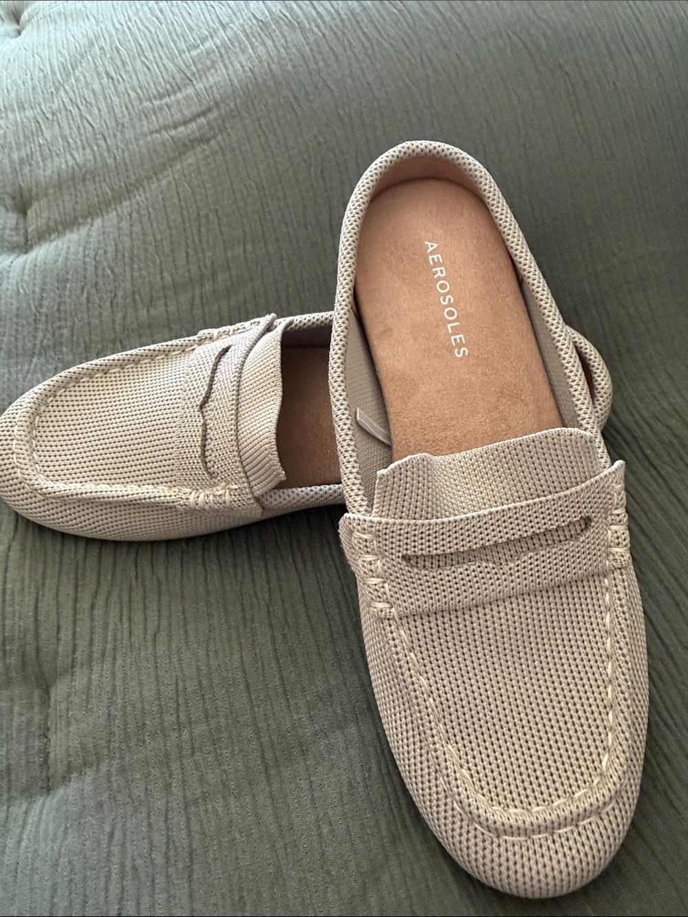 AEROSOLES Light Beige Knit Slip-On Loafers 6M